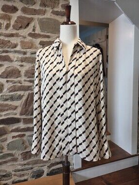 Marc Cain Cream, Pink And Black  Geometric Print V-neck Blouse